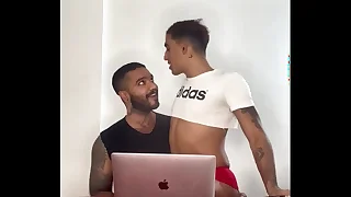 urs&atilde;o pauzudo comendo cu de passiva